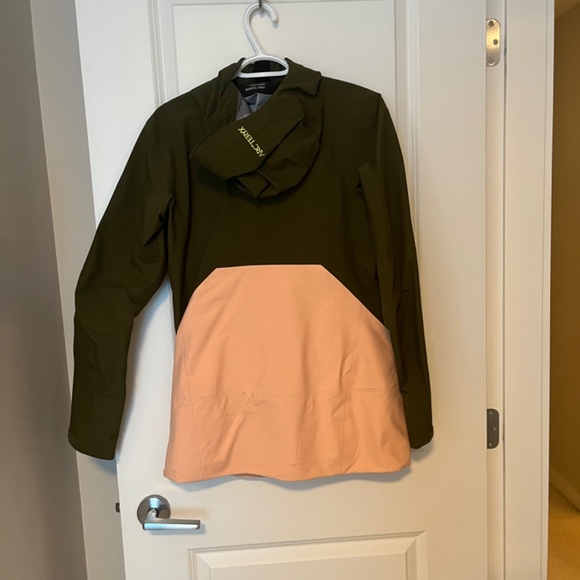 Arc’teryx’ Sentinel LT Jacket- Small - Picture 4 of 4